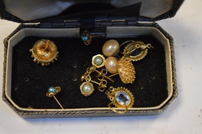 Lot 99 - Quantity of costume jewellery and watches