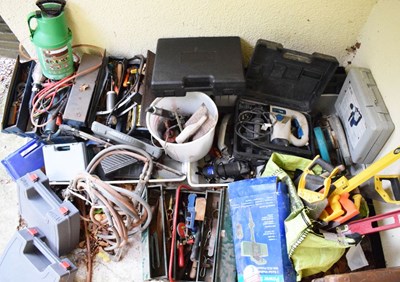 Lot 781 - Quantity of modern tools to include power tools, levels, saws, etc