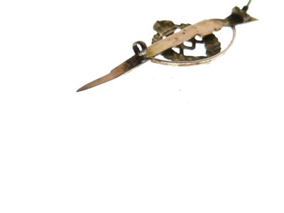 Lot 28 - Military interest: 9ct brooch in the form of a rifle EXXI