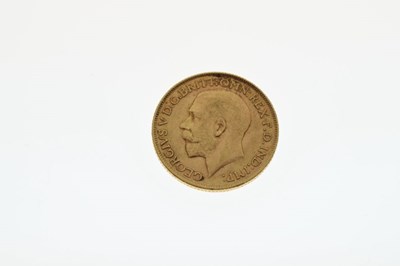 Lot 132 - Coins - George V gold sovereign, 1911