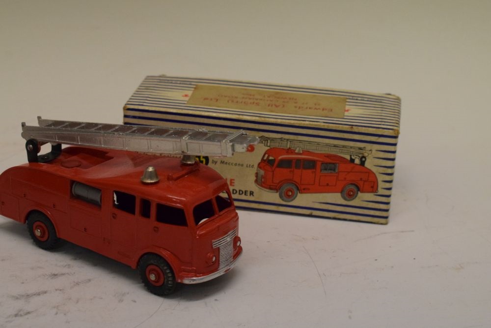 Lot 287 - Dinky Toys - 981 Horse Box, together with