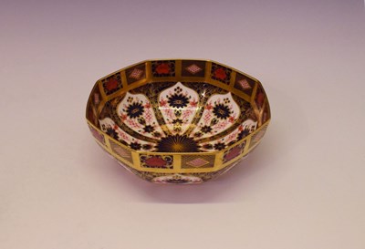 Lot 278 - Royal Crown Derby Imari bowl, 21cm diameter