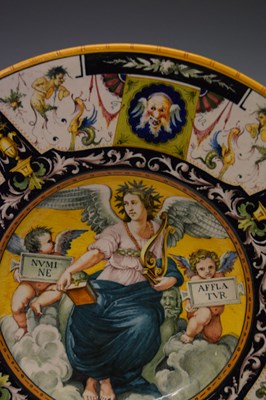 Lot 283 - Italian maiolica dish