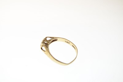 Lot 14 - 9ct gold illusion set diamond single stone ring