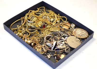 Lot 101 - Small quantity of mostly costume jewellery etc