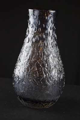 Lot 319 - Whitefriars glass teardrop vase
