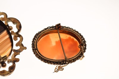Lot 69 - Cameo brooch with seed pearl surround, and an agate brooch (2)