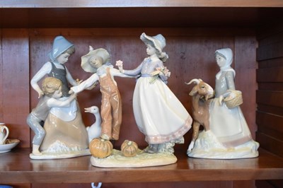 Lot 467 - Three Lladro figures