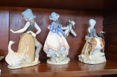 Lot 467 - Three Lladro figures