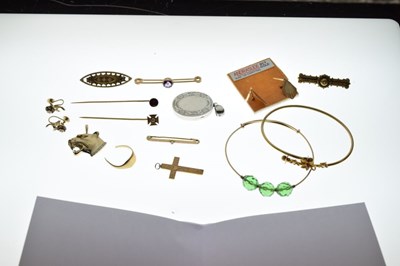 Lot 100 - Assorted gold, yellow metal and other jewellery
