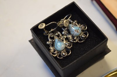 Lot 98 - Small quantity of silver, white metal and other jewellery