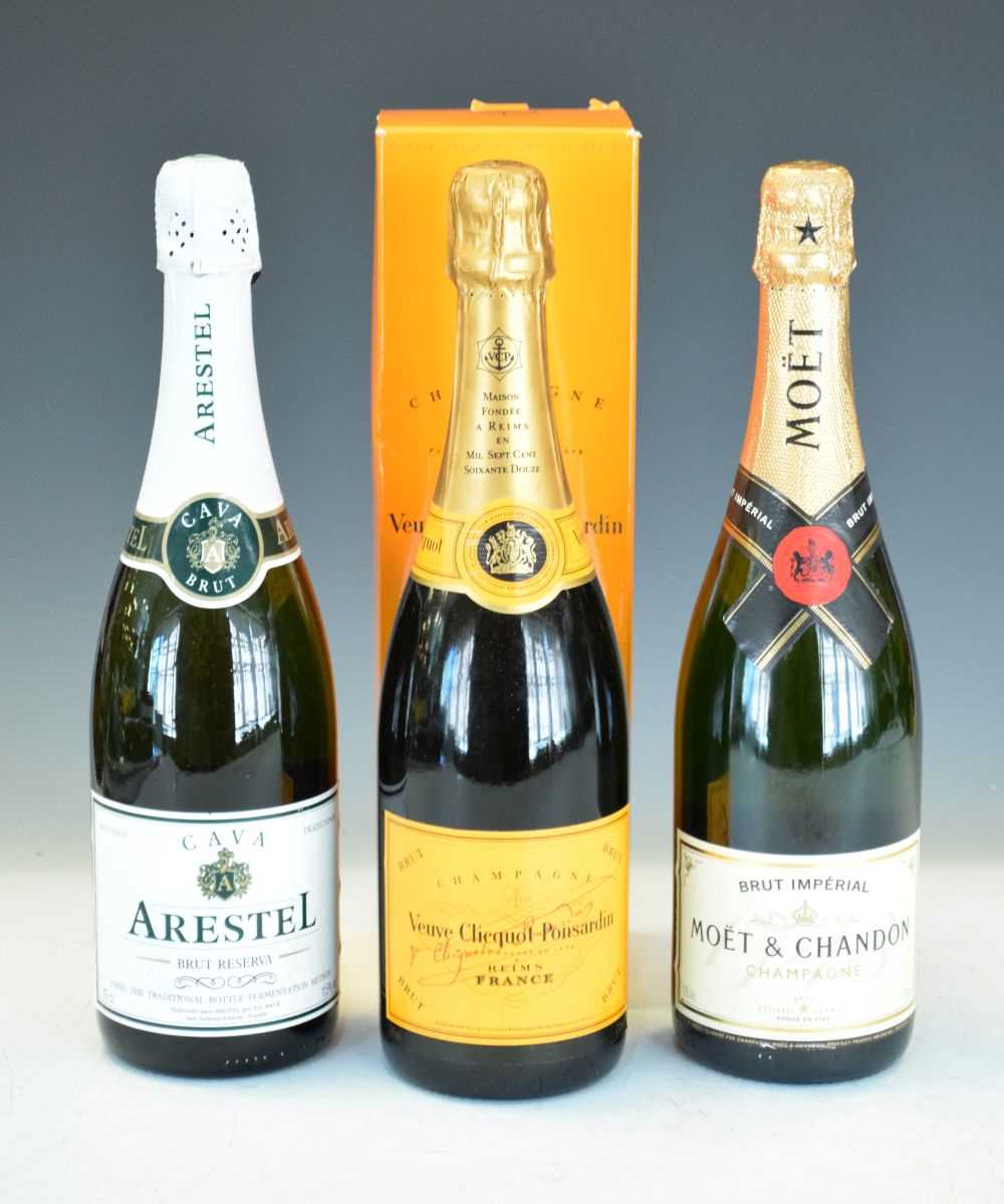 Lot 513 - Moet & Chandon Brut Champagne, Veuve Cliquot