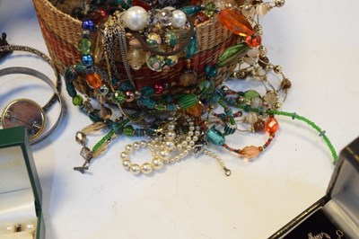 Lot 96 - Sundry costume jewellery