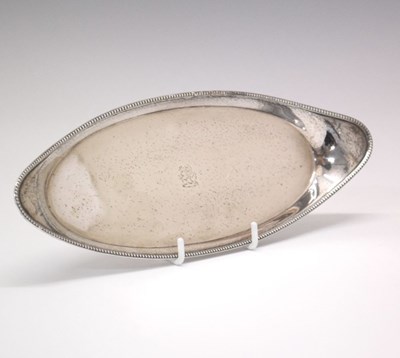 Lot 148 - George III silver snuffer stand of oval form with beaded edge