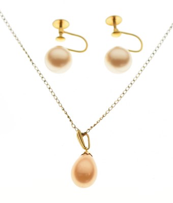 Lot 107 - Ciro 'pearl' pendant, and pair of ear studs