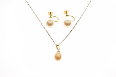Lot 107 - Ciro 'pearl' pendant, and pair of ear studs