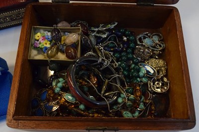 Lot 92 - Collection of silver and costume jewellery housed in three boxes
