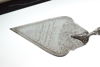 Lot 277 - Presentation trowel, cased