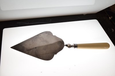 Lot 277 - Presentation trowel, cased